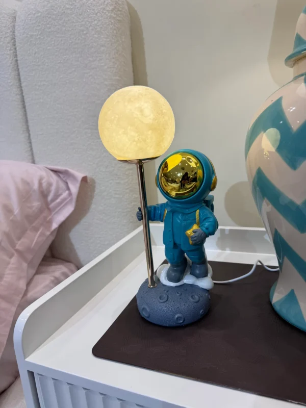 Astraunat lamp - Image 3