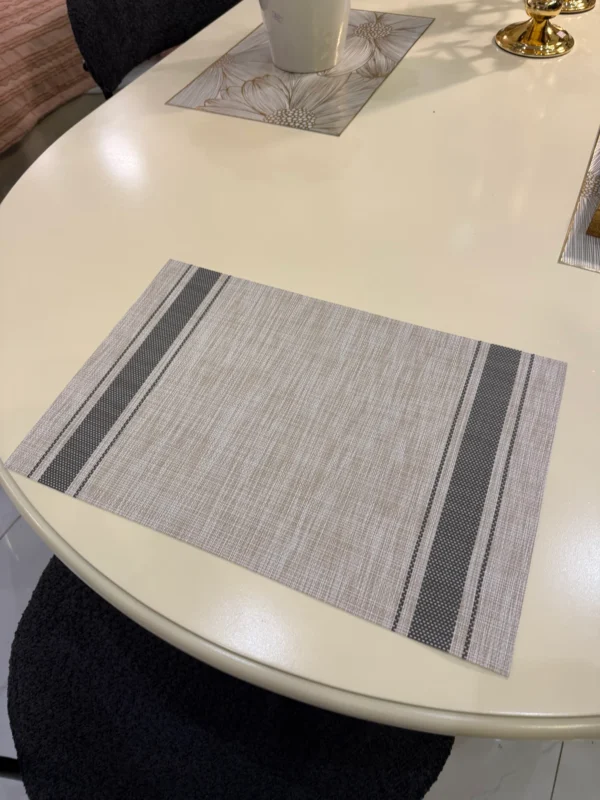 Table Mat 18