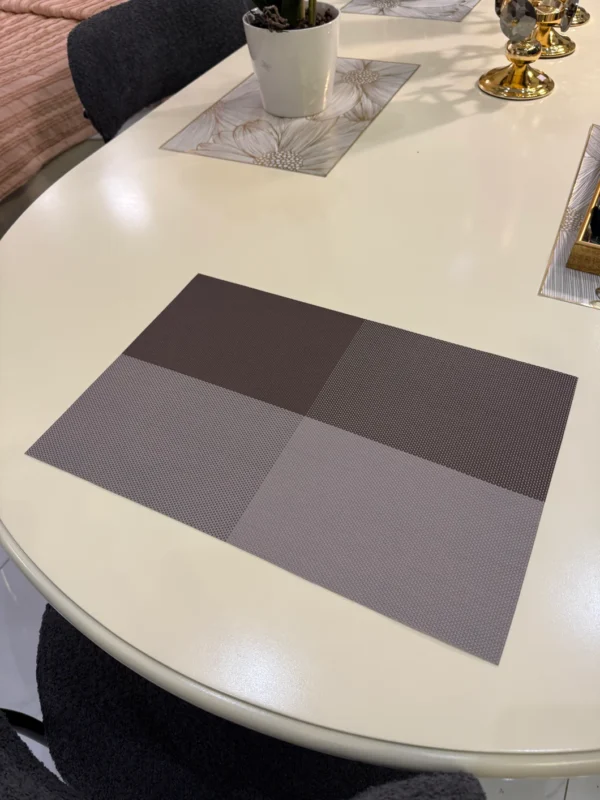 Table Mat 17